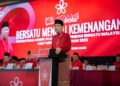 MOHAMED Azmin Ali ketika berucap pada sesi pengulunggan PAT Bersatu 2025 di Pusat Konvensyen IDCC, Shah Alam, Selangor hari ini-UTUSAN/ SADDAM YUSOFF