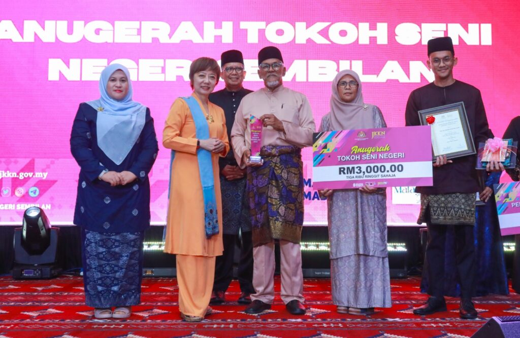 Ahmadrashidi dianugerahkan Tokoh Seni Negeri Sembilan 1 WhatsApp Image 2025 09 08 at 12.46.19