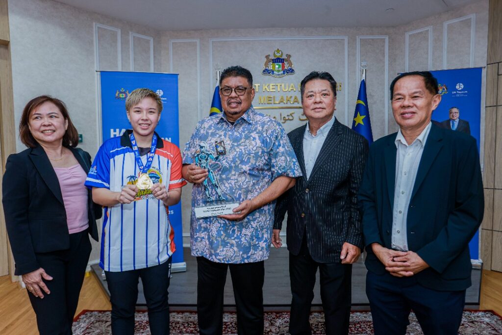 Ee Wei terima insentif RM50,000 daripada Kerajaan Negeri Melaka 1 WhatsApp Image 2025 09 08 at 17.26.12 fd96bb65
