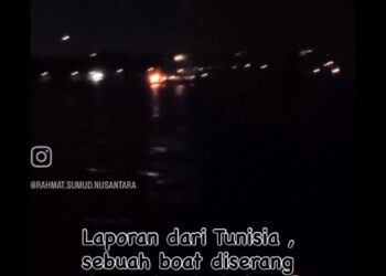 TANGKAP layar video memaparkan sebuah kapal misi Sumud Nusantara yang dilaporkan terbakar selepas diserang dron di perairan Tunisia. - IHSAN/RAHMAT SUMUD NUSANTARA
