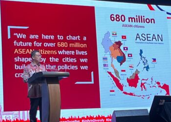 NGA Kor Ming ketika berucap sempena perasmian Mesyuarat Tahunan Kelapan ASEAN Smart Cities Network (ASCN8), di Hotel Shangri-la, di sini hari ini.