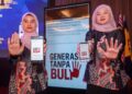 KAKITANGAN kerajaan menunjukkan platform pendapat awam mengenai tribunal antibuli selepas Sesi Townhall Anti Buli di Putrajaya. - UTUSAN/FAISOL MUSTAFA