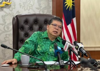 JOHARI Abdul ketika memberi taklimat berkenaan persidangan AIPA di Parlimen, Kuala Lumpur hari ini.