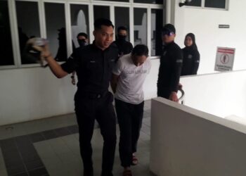 Seorang penolong pengurus dihukum penjara lima tahun oleh di Mahkamah Sesyen di sini hari ini setelah mengaku bersalah atas pertuduhan melakukan amang seksual fizikal terhadap seorang remaja lelaki tingkatan empat pada minggu lalu.