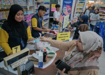 PENEBUSAN RM100 Penghargaan Sara boleh dibuat dengan mudah melalui penggunaan MyKad sahaja.
