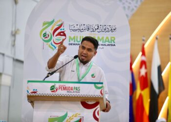 KHAIRUL Nadzir Helmi  Azhar membentangkan usul Pas perlu bersedia memimpin PN dan menerajui kepimpinan utama negara sempena Muktamar Pemuda Pas ke-66 di Kompleks Pas Kedah, Alor Setar. - UTUSAN/ SHAHIR NOORDIN