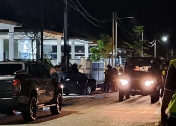 POLIS menyiasat lokasi pembunuhan dua individu di Taman Nona, Guar Chempedak di Yan, Kedah, semalam.