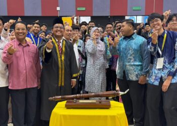 FADHLINA (tengah) selepas merasmikan majlis penutup Kongres Prauniversiti Madani di Kampus Kejuruteraan USM Nibong Tebal, Pulau Pinang hari ini.-UTUSAN/SITI NUR MAS ERAH AMRAN
