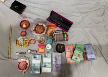 ANTARA barangan kemas yang dianggarkan bernilai RM60,000 serta wang tunai berjumlah RM13,900 yang disita SPRM dalam Op Rentas baru-baru ini.