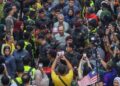 ANWAR Ibrahim (tengah) ketika hadir pada Sambutan Hari Malaysia 2025 di Pusat Konvensyen PICCA @ Butterworth Arena, Pulau Pinang, malam ini.-UTUSAN/DANIAL SAAD