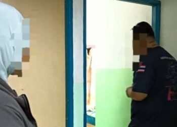 SEORANG lelaki bujang ditahan penguat kuasa JAINJ selepas dicekup berkhalwat dengan seorang wanita warga asing di rumah neneknya malam tadi.