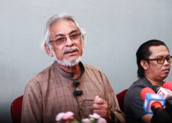 KHALID Abdul Samad dalam sidang media hari ini.