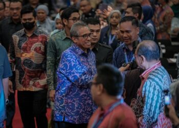 SHAMSUL Azri Abu Bakar ketika ditemui pemberita selepas merasmikan Persidangan Penyelidikan Governans, Integriti dan Antirasuah Peringkat Kebangsaan Kali Ke-4 Tahun 2025 di Sepang, Selangor. - UTUSAN/FAIZ ALIF ZUBIR