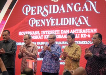 SHAMSUL Azri Abu Bakar ketika merasmikan Persidangan Penyelidikan Governans, Integriti dan Antirasuah Peringkat Kebangsaan Kali Ke-4 Tahun 2025 di Sepang, Selangor. - UTUSAN/FAIZ ALIF ZUBIR