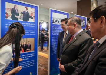 ANTHONY Loke pada majlis Zhengzhou-Kuala Lumpur Air Silk Road Forum for International Cooperation di Sepang, Selangor. - UTUSAN/FAIZ ALIF ZUBIR