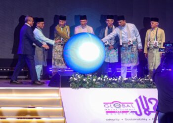 ANWAR IBRAHIM ketika merasmikan Majlis Perasmian Global Halal Summit (GHaS) 2025 di Pusat Pameran dan Perdagangan Antarabangsa (MITEC) hari ini.