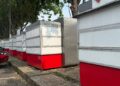 KEADAAN unit MyKiosk yang dalam keadaan terbiar dan dicemari najis burung ketika tinjauan Utusan Malaysia baru-baru ini.-UTUSAN/NOR SHAFIQAH MOHD. GHAZALI.