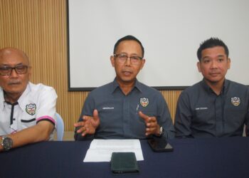 Mohammad Ubaidillah Iman dalam sidang akhbar selepas sesi taklimat Pelesenan Pengawal Keselamatan di Universiti Teknologi Malaysia Melaka (UTeM), Durian Tunggal, Melaka. UTUSAN/AMRAN MULUP