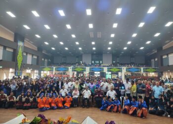 PELAJAR bergambar kenangan selepas menyertai Malaysia Techlympics 2025 Peringkat Zon Utara di UiTM Merbok, Sungai Petani.