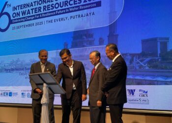AKMAL NASRULLAH Mohd Nasir merasmikan Persidangan Antarabangsa Sumber Air (ICWR 2025) di Putrajaya. - UTUSAN/NURIN NABILAH