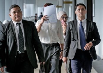 MUHAMMAD AIDIL ketika hadir di Mahkamah Sesyen Jenayah Siber Kuala Lumpur di sini hari ini bagi menghadapi pertuduhan berkaitan penyebaran kandungan lucah melalui aplikasi X, di sini hari ini. - UTUSAN/M. FIRDAUS M. JOHARI