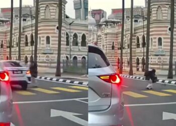 TANGKAP layar video tular memaparkan detik seorang pejalan kaki hampir dilanggar oleh pemandu e-hailing di kawasan Dataran Merdeka.
