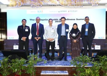 R THIRUNAVUKARASU (hujung kiri) ketika forum Sidang Kemuncak Kesihatan dan Kesejahteraan Malaysia 2025.