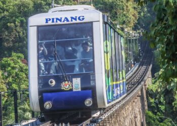 PERKHIDMATAN funikular di Bukit Bendera antara daya tarikan pelancongan utama yang terdapat di Pulau Pinang sehingga melayakkkan negeri itu disenaraikan dalam kelompok 10 Destinasi Pelancongan Terbaik Asia 2025 oleh majalah pelancongan antarabangsa, Smart Travel Asia, baru-baru ini.-UTUSAN/DANIAL SAAD