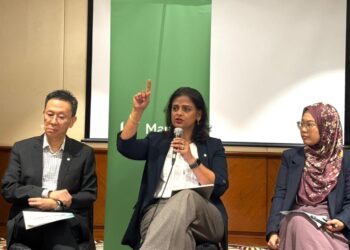 VIBHA Coburn (tengah) semasa taklimat media pengumuman dapatan ACS 2025