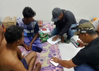 SEBAHAGIAN PATI Myanmar yang berjaya ditahan JIM Kelantan menerusi Op Sapu di Selising, Pasir Puteh, Kelantan semalam.-IHSAN JIM KELANTAN.