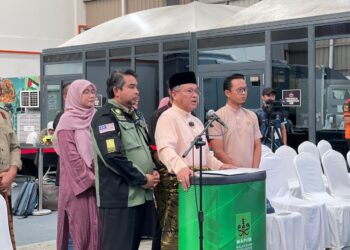 MOHD. Na'im Mokhtar ketika sidang akhbar di Pusat Operasi Sumud Nusantara di Sepang, Selangor. - UTUSAN/NURIN NABILAH