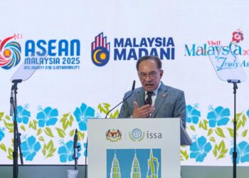 ANWAR Ibrahim berucap merasmikan WSSF 2025 di Kuala Lumpur, hari ini. - UTUSAN/AMIR KHALID