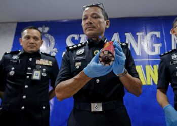 SULIZMIE Affendy Sulaiman ketika sidang media mengenai jenayah narkotik di Bilik Media, Ibu Pejabat Polis Daerah Dang Wangi, Kuala Lumpur. - UTUSAN/M. FIRDAUS M. JOHARI