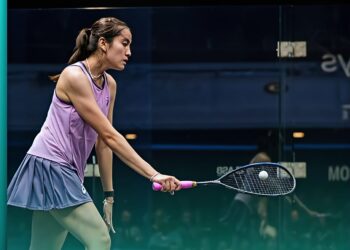 Aira Azman cipta kejutan ke atas bintang No. 6 dunia, Satomi Watanabe pada pusingan pertama Kejohanan Skuasy Klasik Qatar di Doha, Qatar, semalam. - Gambar FB PSA Squash