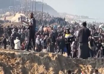 TANGKAP layar menerusi aplikasi TikTok memaparkan rakyat Palestin menanti ketibaan  konvoi Global Sumud Flotilla (GSF).