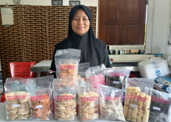 ANA Traditional Bakery Sikamat menyediakan pelbagai jenis kuih tradisonal Melayu seperti karipap pusing, donat dan keria.
