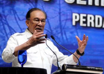 Perdana Menteri Datuk Seri Anwar Ibrahim berucap sempena Majlis Penutup IJTIMAK Perdana Agensi Agama Seluruh Malaysia (IJPAM) di Sunway Big Box Hotel, Iskandar Puteri disini. UTUSAN/KOSMO/RAJA JAAFAR ALI
Pemberita: Sharkawi
