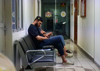 PEMILIK syarikat Chef Faez Sdn. Bhd. dan MyRafaez Empire didenda RM35,000 selepas mengaku bersalah membenar dan menggaji pekerja asing tanpa pas serta permit yang sah di Mahkamah Sesyen Kuala Terengganu, hari ini. - UTUSAN/PUQTRA HAIRRY