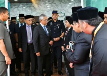 SULTAN Pahang, Al-Sultan Abdullah Ri’ayatuddin Al-Mustafa Billah Shah berkenan berangkat ke Persembahan Taklimat Penubuhan Universiti Al-Quran di Universiti Islam Pahang Sultan Ahmad Shah (UnipSAS) di Kuantan, Pahang.
