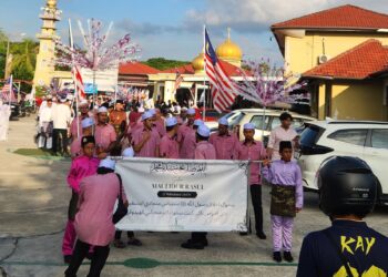 Antara kontinjen yang mengambil bahagian dalam perarakan sambutan Mailidur Rasul peringkat Masjid an-Nur, Saujana Utama, Sungai Buloh, pagi ini.
