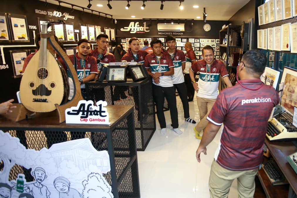 Perak Bison rai kejayaan bersama peminat 1 bison