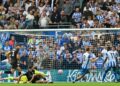 Pemain tengah Jerman Brighton Brajan Gruda (tengah) menjaringkan gol kedua mereka semasa perlawanan bola sepak Liga Perdana Inggeris (EPL) antara Brighton dan Hove Albion dan Manchester City di Stadium AMEX di Brighton hari ini. - AFP