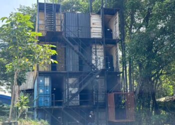 ANTARA lokasi syarikat yang digempur Suruhanjaya Pencegahan Rasuah Malaysia (SPRM) terlibat dalam kegiatan penyeludupan tayar dan pemalsuan dokumen import serta eksport.