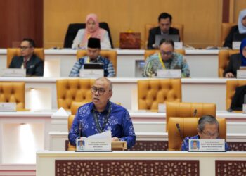 MOHD. Zolkafly Harun pada persidangan Dewan Undangan Negeri Perak hari ini. -  UTUSANA/MUHAMAD NAZREEN SYAH MUSTHAFA