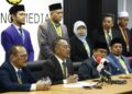ZAINOL Fadzi Paharudin (depan dua dari kiri) dalam sidang akhbar pada Sidang DUN Perak di Bangunan Perak Darul Ridzuan di Ipoh. - UTUSAN/MUHAMAD NAZREEN SYAH MUSTHAFA
