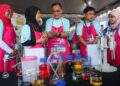 DR. Dzulkefly Ahmad (tengah) ketika melawat pameran keselamatan makanan pada program Apron Walk sempena Sambutan Hari Keselamatan Makanan Sedunia Peringkat Kebangsaan 2025 di Batu Kawan, Pulau Pinang hari ini.-UTUSAN/DANIAL SAAD