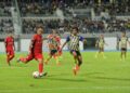 AKSI pemain JDT II dan Perlis GSA FC dalam saingan Liga A1 Semi Pro di Stadium Tuanku Syed Putra, Kangar, Perlis malam tadi.-UTUSAN/IZLIZAN OTHMAN