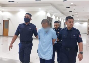 WARGA emas berusia 64 tahun berdepan dua pertuduhan merogol dan mencabul seorang kanak-kanak perempuan berusia tujuh tahun di Mahkamah Sesyen Kuantan di Kuantan, Pahang.