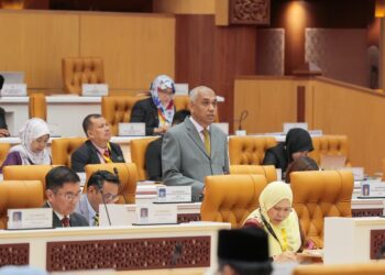 KHAIRUDDIN Abu Hanipah pada persidangan Dewan Undangan Negeri Perak hari ini. - UTUSAN/MUHAMAD NAZREEN SYAH MUSTHAFA