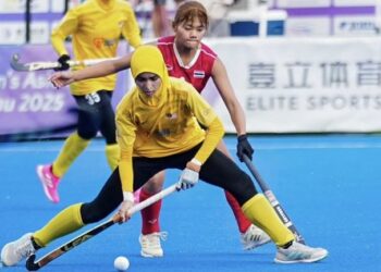 AKSI skuad hoki wanita kebangsaan menentang Thailand yang berkesudahan Malaysia menang 6-2 dalam aksi penentuan tempat kelima hingga kelapan Piala Asia 2025 di Hangzhou, China, kelmarin. - IHSAN KONFEDERASI HOKI MALAYSIA